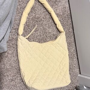Chic Quilted Shoulder Bag in Cream